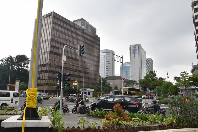 ちょっと休憩した後、街に出かける。ここはサリナデパートにも近く便利な場所です。