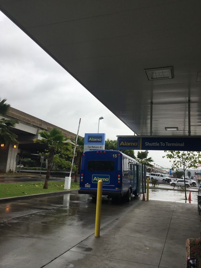 いつものアラモレンタカーのバス停へ。