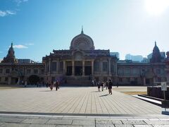 朝早く行けたなら築地本願寺の朝食の整理券列に並ぼうかとも考えてたけど、すでに遅し。。。
築地場外市場で食べることにします