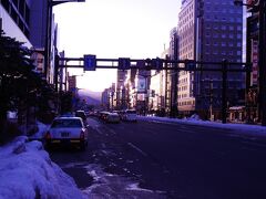 そのあとはまたバスで駅まで戻り、すすきのへ。
ホテルに預けておいた荷物を取りに行きます。
夕方でまだまだ時間はありますが、特にやりたいこともない上にバスでのんびり空港へ向かいたかったので、17時ぐらいに空港へ向けて出発。