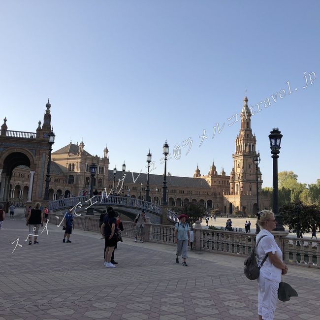 滞在時間をもっと長く取って欲しかったなあ。どこを切り取っても美しいけど、人がとにかく多くて、人間のうつりこみに配慮した写真を撮影するのはなかなか困難。早朝に行くのがオススメだけど、ツアーではなかなか・・・