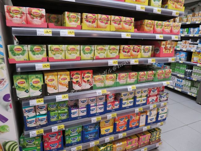 ティーバックとかあったけど、これぞポルトガルみたいなお土産は見つからず。<br /><br />あっさりと、この場は退散することに。