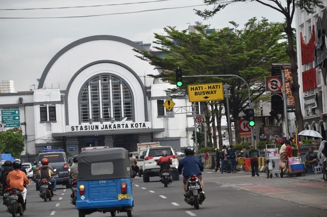 BlockM と　Kota　を結ぶ1番のバスに乗ってKotaへ行った。コタ駅正面。