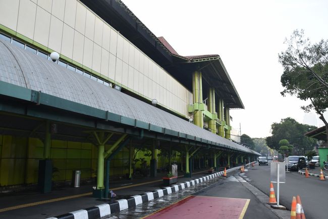 ガンビル駅の裏側。