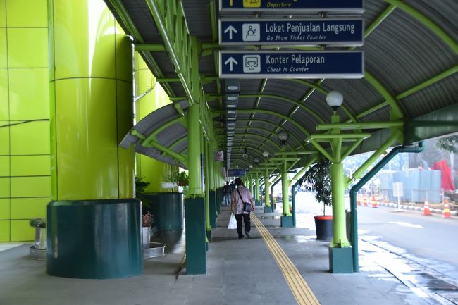 駅ホールへの通路。