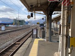 敦賀駅に到着！ここで武生からのローカルバスの時間の都合で特急に乗りショートカットします。