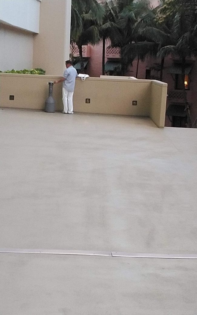 乗馬も短縮されたから予定より早くホテルへ<br /><br />やっと解放された～♪<br /><br />ぴーちゃんも実は疲れたそうです<br />一服タイム