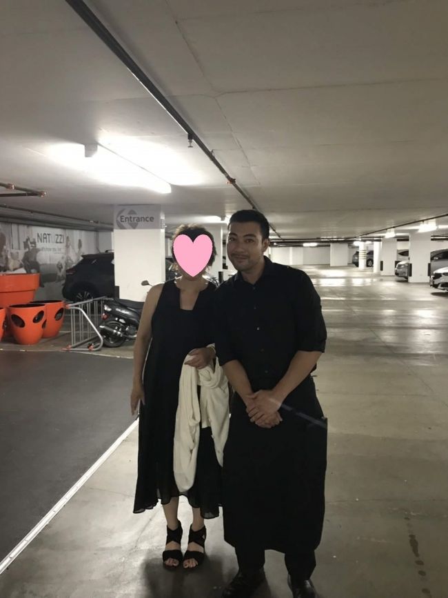 タクシーを呼んでもらったけど来なくて<br />言いに行ったら<br />誰かが乗ってしまったらしく<br />再度呼んでもらいました<br /><br />そしたらスタッフの彼が<br />タクシーが来るまでいてくれるって<br />優しいなぁ!(^^)!<br />でも良いよって言って写真をお願いしました<br /><br />また来たいレストランでした