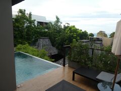 サムイ島滞在３日目の朝。
この２日間とは打って変わって晴れの朝になりました。
この天気だったら海も綺麗かなと、離島ツアーが楽しみになってきました。