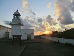 17:53
「龍飛崎灯台」
海上交通の要衝である津軽海峡の西側玄関口に位置し、対岸の北海道.白神岬灯台と共に重要な灯台です。
昭和7年7月1日に初点灯したそうです。