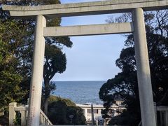 大洗を訪れると必ずお参りする磯前神社。ここから眺める海が大好きです。