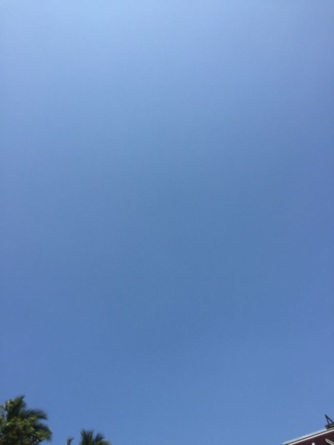 抜けるような青空。