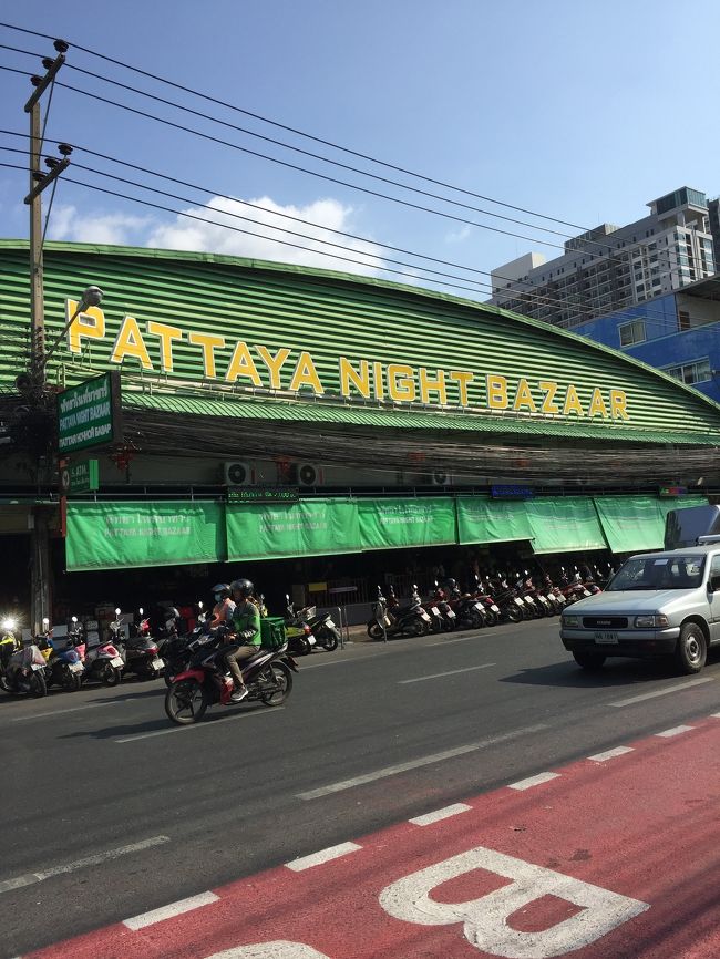 昼からやっているナイトマーケット。