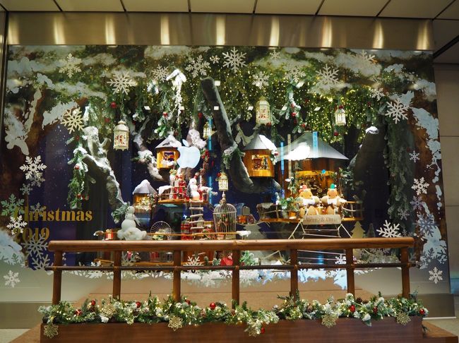 銀座三越のウィンドウにディスプレイされてたもの