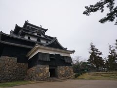 玉造温泉のあとは、松江城へ。
