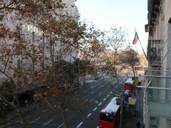 おはようございます！。

そしてあけましておめでとうございます♪。
今日は２０２０年１月１日です。

天気が良くて気持ちが良い～。

今日はホテルで朝食をいただきまーす！！。

こちらは「カタルーニャ広場」側。