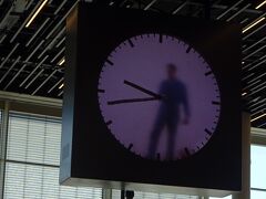 到着して関空行きのゲートに向かいます。
スキポール空港の有名な時計