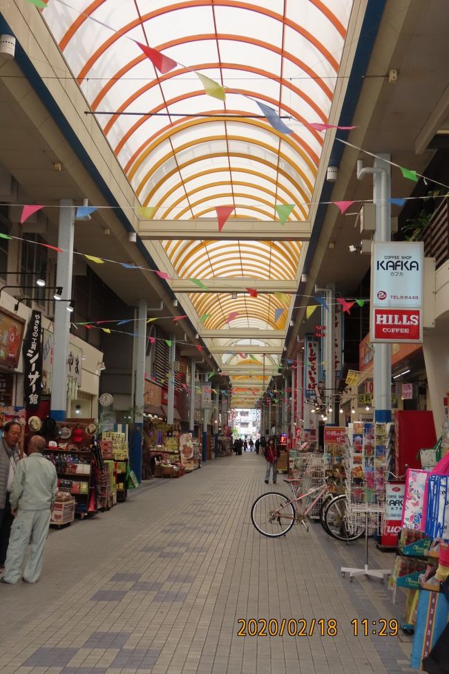 ユーグレナモールのアーケードの中