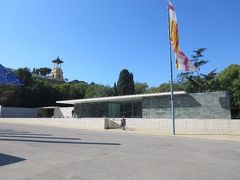 モンジェイクの丘の麓
スペイン広場の近くあるバルセロナパビリオン
1929年のバルセロナ万国博覧会のドイツ館として建設されましたがその後取り壊され、1983年に復元されました。
近代建築の巨匠といわれるミース・ファン・デル・ローエという建築家が設計しています。
何度行っても訪れる度に素晴らしいと思える建築です。
バルセロナを訪れるときには必ずここを訪れます。