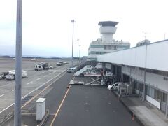 鹿児島空港は2回目です。
行きは曇り、帰りは雨で、
宮崎空港か福岡空港になるかもとのアナウンスが屋久島で乗る前にあったが
鹿児島空港で予定通り8時過ぎに羽田に帰れました。