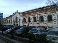 中央市場ものぞいてみました。