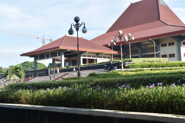 構内も整備され綺麗になっている。