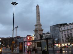 レスタウラドーレス広場。
スペインからの独立を記念したオベリスクが建っています。