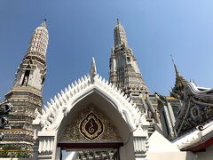 2020年2月5日　寺院巡り後半

前半のワット・ポー、ワット・プラケオに続き
後半はワット・アルン、別名「暁の寺」から。