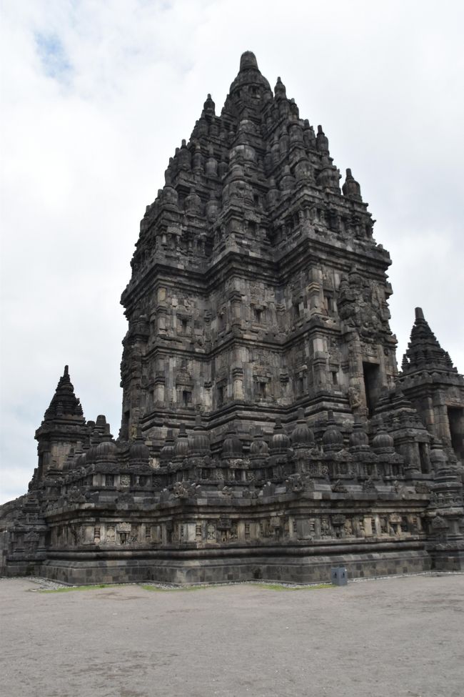 周りの小さな塔は倒壊したようだが、メインの塔は大丈夫だったようだ。