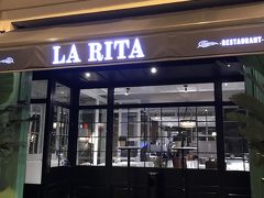 「LA　RITA」
ガイドさんに勧められたお店です。
コスパが良くて、いつも並んでいるお店だそうです。

夜の営業の開始が20:30で遅かったので、
食事をすると遅くなるかと迷いました。
バルセロナの最後の夜なので、
少し贅沢にコースにしました。

コスパが良くて、味も美味しいです。
品数の少ないコースにしましたが、ボリュームあり、
並ぶ価値はあります。

２３ユーロくらいだったかな。

