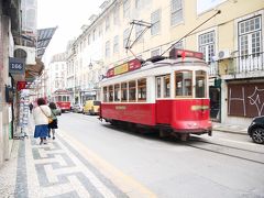 シントラ駅からロシオ駅へ電車で戻りました。
ロシオ駅から徒歩でホテルに戻り、預けていた荷物を引き取ってバイシャ駅。

バイシャ駅からサンタアポローニャへメトロで向かいました。サンタアポローニャ駅は来た時と同様にエスカレーター、エレベーターともに使えず、時間をかけてスーツケース を持ち、階段を上りました。