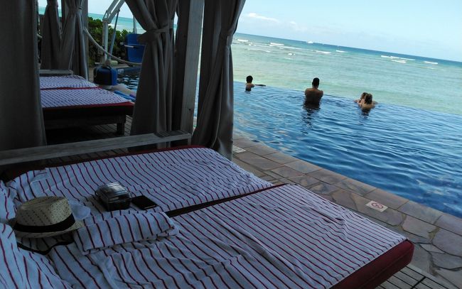 プールサイド・ラグジュアリー・カバナ<br /><br />８時になりました(^O^)／<br /><br />＄225taxで＄235.60<br /><br />お高いですよね～<br />ぴーちゃんに怒られるので一日しか買えない<br />