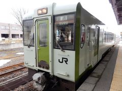 定刻通り、十日町へ到着。

ここから先は飯山線で越後川口に行く列車が連絡していますが、ほくほく線で上越へ向かうことにします。

写真でおわかりのとおり、豪雪地帯として名高いはずの十日町はほとんど雪がありませんでした。

風はありませんが、とにかく寒かったです。スノーシューズはあまり役に立たず。