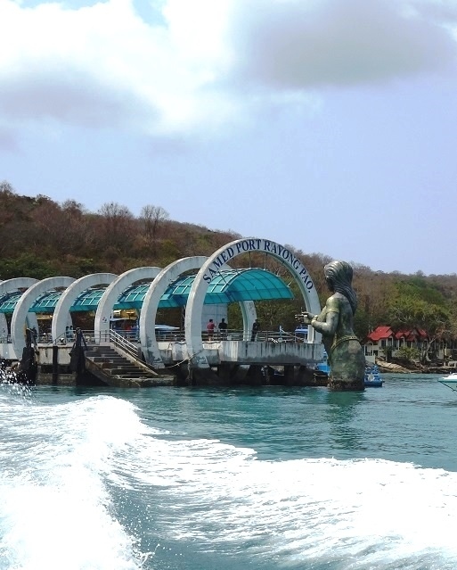 大きな人魚？海女？