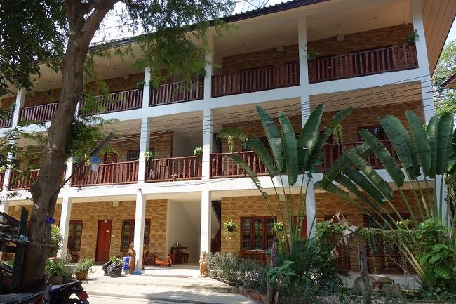 宿泊したホテル．．．武漢肺炎のおかげで宿泊客は僕ら二部屋だけで後は空ですよ。