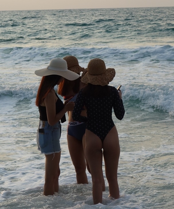 お.お.お．．．大胆にくいこんでいる．．．やり過ぎじゃ！！