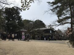 ホテルからタクシーで兼六園の紺屋坂へ。

今回も運転手さんから、
ポケットティッシュを2個貰いました（笑
