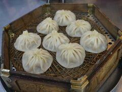 有名レストラン賈三灌湯包子館。
