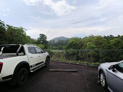 スカイウォークに到着する直前から天候が荒れだした。

一応傘さして　スカイウォークに向かうも・・。