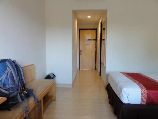 ホテルの部屋の中シンプルで清潔。