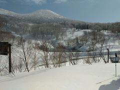 道路を挟んで見える沼は、地獄沼という底なし沼です。
過去にこの沼に入ろうとした人がいるらしいのですが、非常に危険なのでやめましょう。