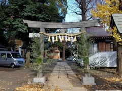 中目黒八幡神社に西側の鳥居から入ります