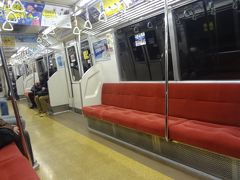 車内　すいています