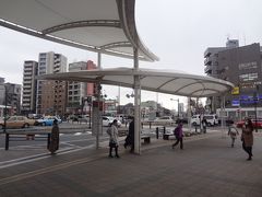 東中野駅前　正面が　八王子方面。

★父の妹が　昔東中野駅周辺に住んでいました。　40年位前　この駅で下車したことあります。昔の面影ありません。こちら側でJR乗車は　それ以来です。
★　東中野周辺　に住む従弟の話　「新宿　近くて遠い。自転車のほうが便利だけど・・・」