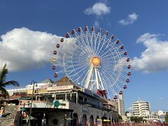 美ら海水族館を満喫して、最後はアメリカンビレッジへ。

買い物したお店のお兄さんが教えてくれました。
スポーツ選手がキャンプで沢山訪れているので、普通にこの辺り歩いているそうです。
そういえば、来るときの飛行機にスポーツ選手らしき団体さんが乗っていたっけ。