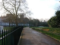 St James's Park　の中を走ります。
朝の公園は気持ちいいですね。