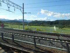 だいぶ空が青くなりました。

（旧）知内駅は、ちょっと位置がずれています（実際は、このちょっと先）。
だいたい、ということでご了承願います。

現在は、信号場となっており、湯の里知内信号場と称するようです。