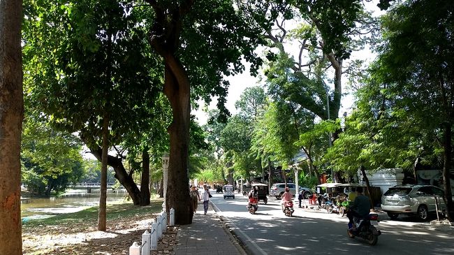 お茶タイムが終わった後、ちょっと早めにランチへ