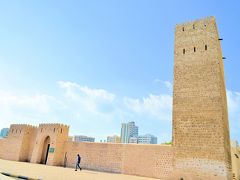 Heart of Sharjah。現在のシャルジャの町には昔の街並みが残されていない。そのため、シャルジャ政府は古き良き在りし日の伝統的建築物を再興して作っている。それがハートオブシャルジャだ。2025年をめどに現在も建設中であるが、城門をくぐるい内部に入ることができる。