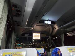 旅は出発前夜からスタートしている！

前日は空港周辺のホテルに宿泊するつもりでしたが、予約サイトを見ていると、最近伊丹空港のターミナル内に新規オープンした「大阪空港ホテル」が、まだ一部工事中につき格安で宿泊できるとの事で、贅沢することにしました。

新大阪駅から伊丹空港行きのバスに乗ります。
乗客は私一人なので、うきうきがMAXである。